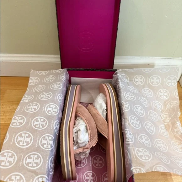 Tory Burch NIB Platform Flip Flops Blush Pink Suede Sandals Sz 9 Giftable! - Picture 4 of 6